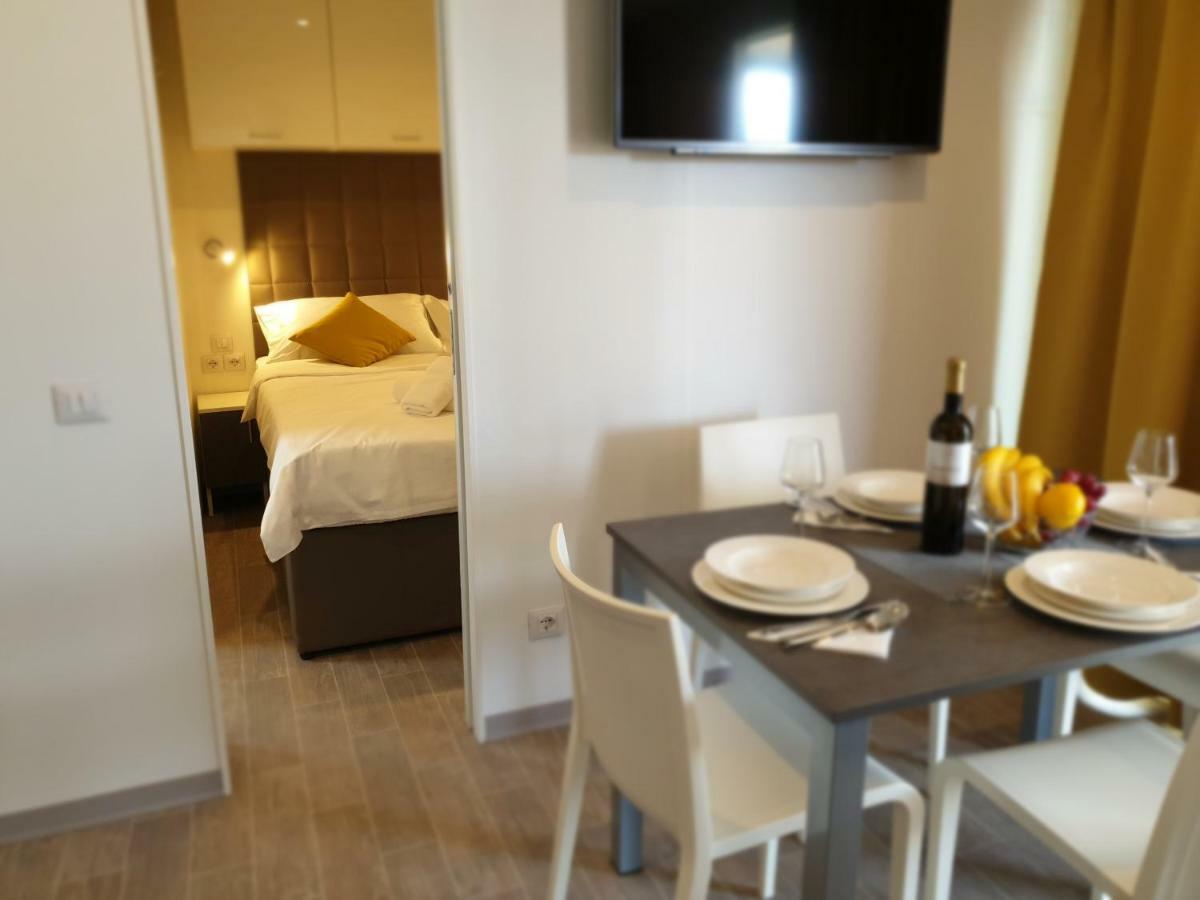 Dalmaris Camp - Prestige Mobile Homes Biograd Na Moru Bagian luar foto