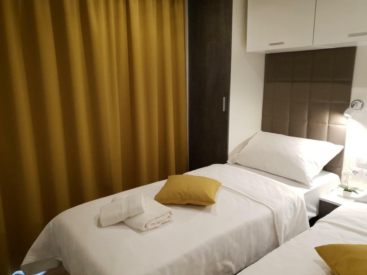 Dalmaris Camp - Prestige Mobile Homes Biograd Na Moru Bagian luar foto